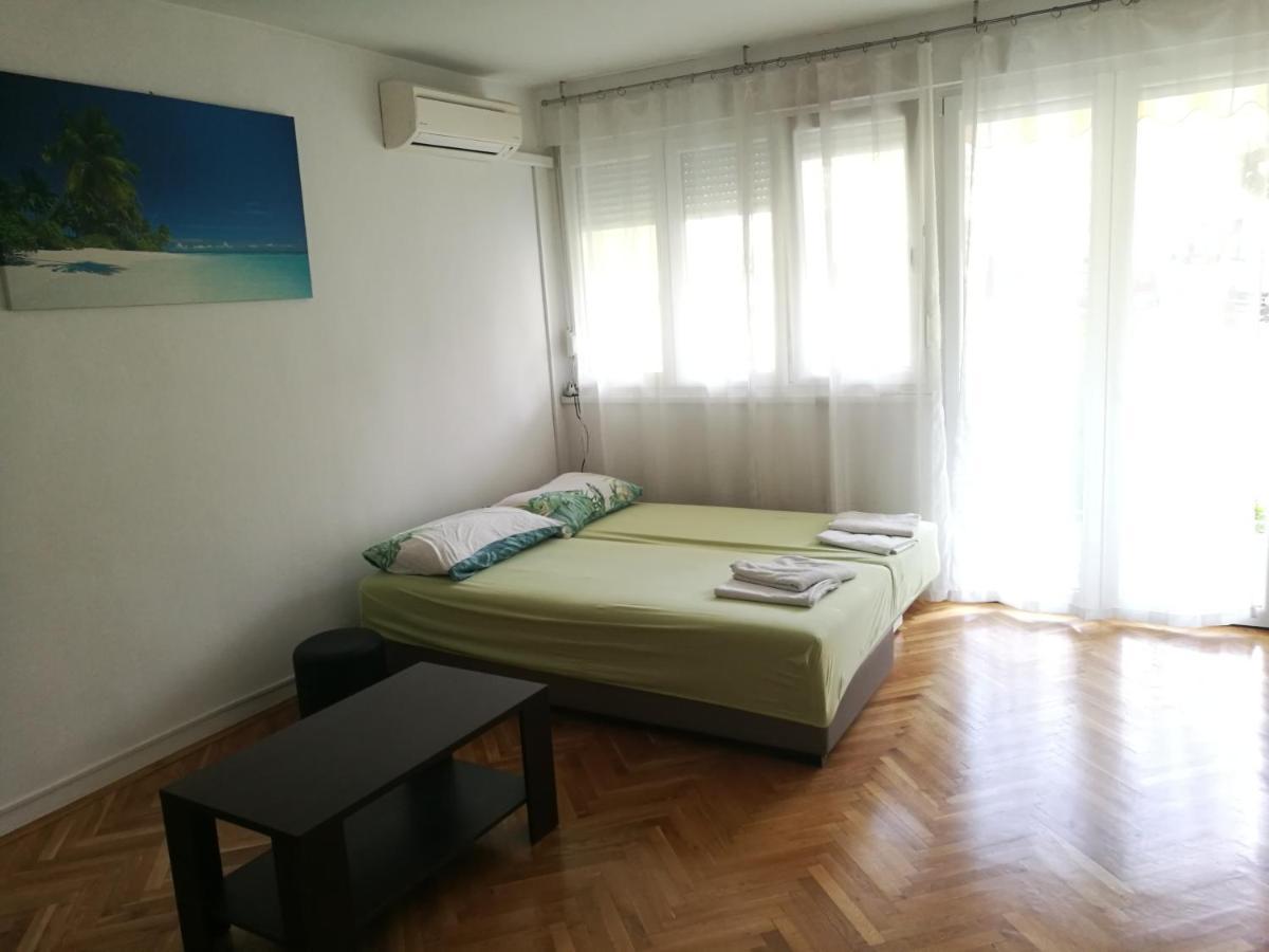 Pretty Big Double Bed Room With Balcony สปลิท ภายนอก รูปภาพ