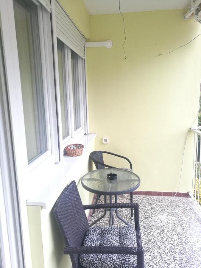 Pretty Big Double Bed Room With Balcony สปลิท ภายนอก รูปภาพ