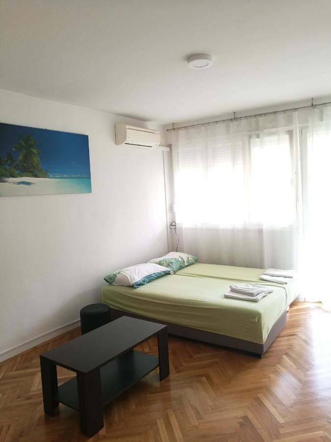 Pretty Big Double Bed Room With Balcony สปลิท ภายนอก รูปภาพ