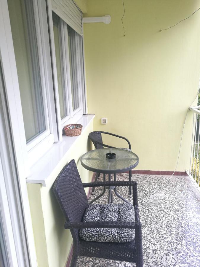 Pretty Big Double Bed Room With Balcony สปลิท ภายนอก รูปภาพ