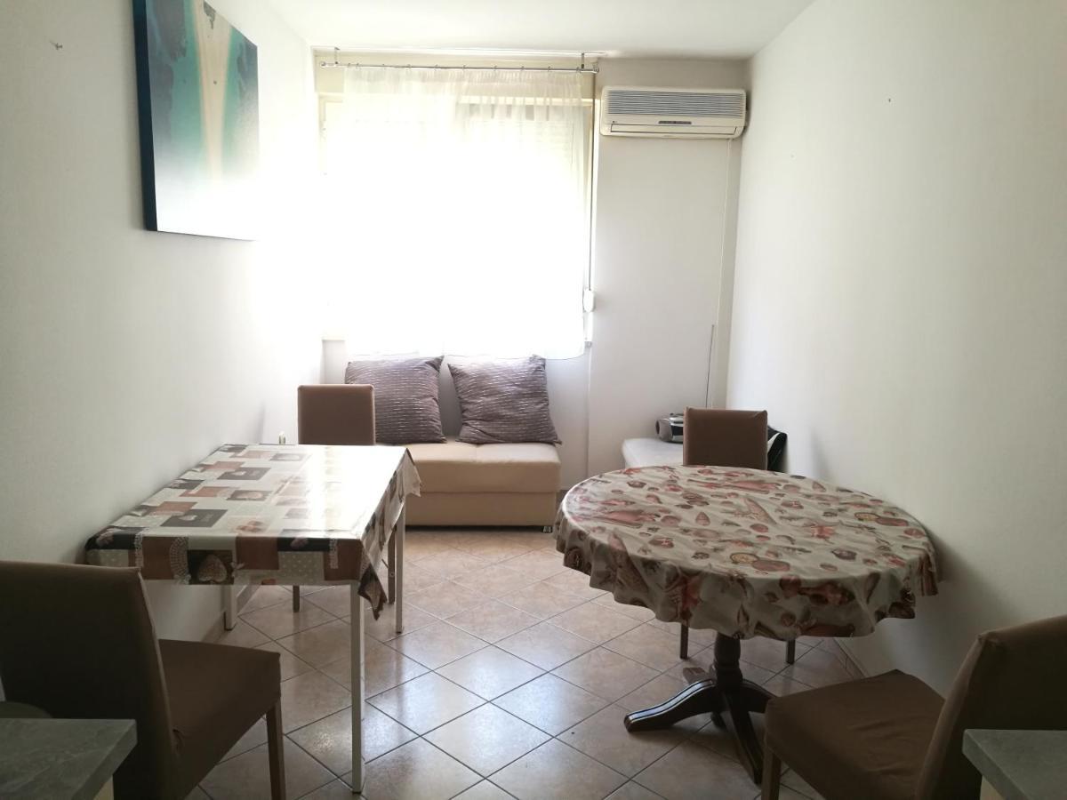 Pretty Big Double Bed Room With Balcony สปลิท ภายนอก รูปภาพ
