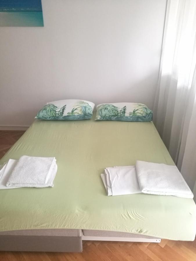 Pretty Big Double Bed Room With Balcony สปลิท ภายนอก รูปภาพ