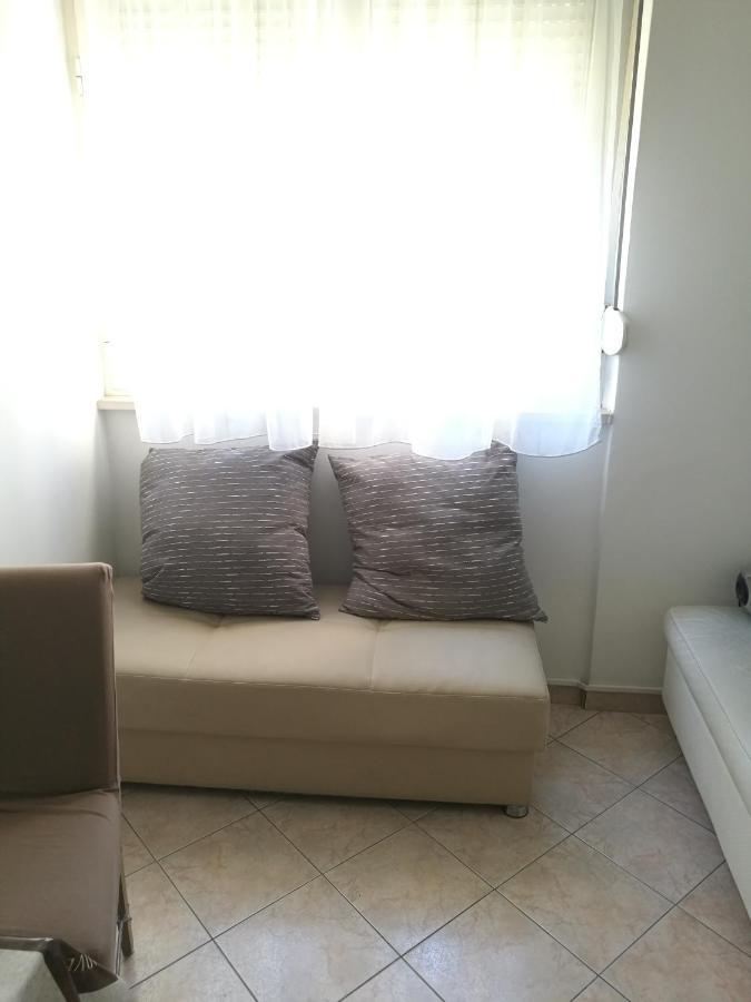 Pretty Big Double Bed Room With Balcony สปลิท ภายนอก รูปภาพ