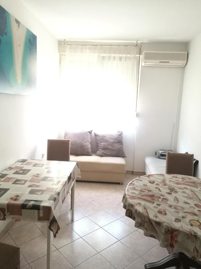 Pretty Big Double Bed Room With Balcony สปลิท ภายนอก รูปภาพ