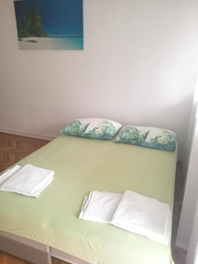 Pretty Big Double Bed Room With Balcony สปลิท ภายนอก รูปภาพ
