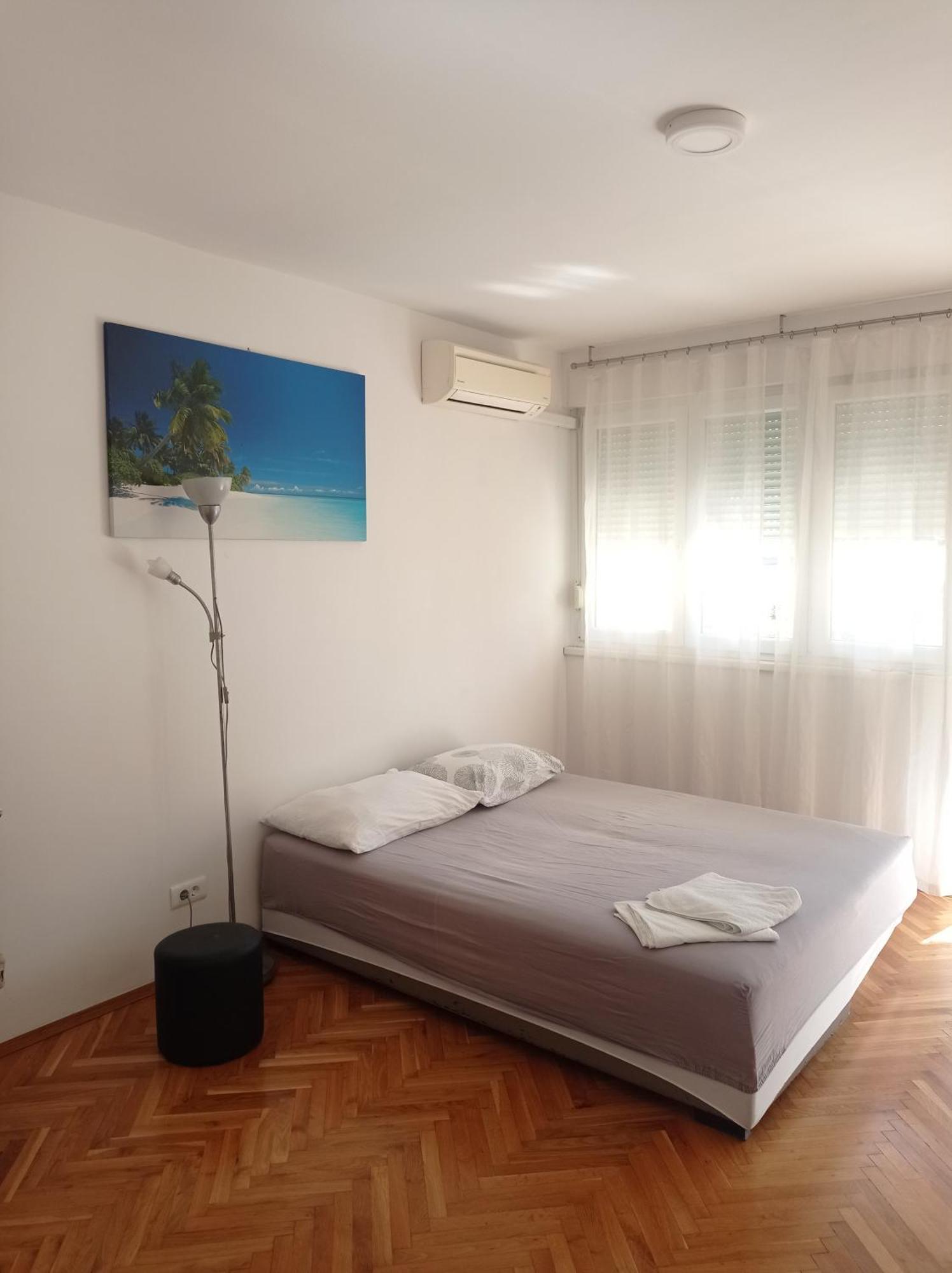 Pretty Big Double Bed Room With Balcony สปลิท ภายนอก รูปภาพ